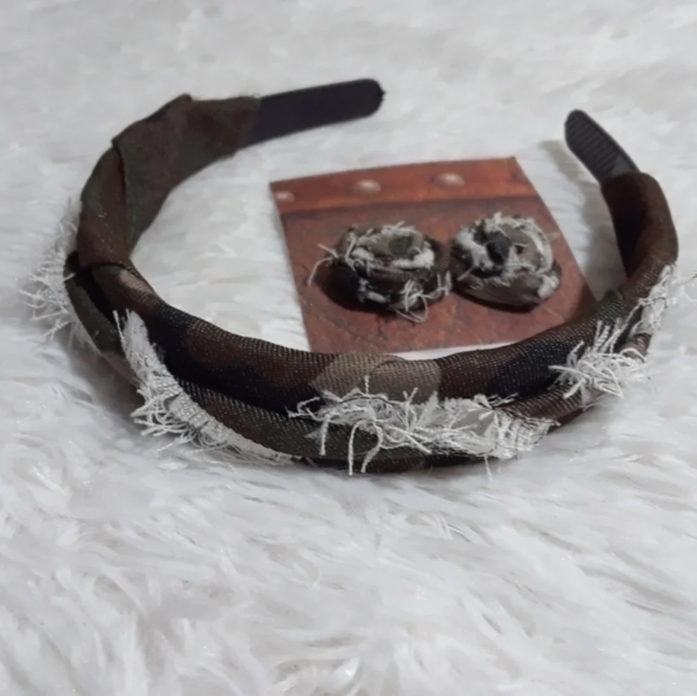 Tasty Raw Edge Camo Headband & Rose Bud Studs Set